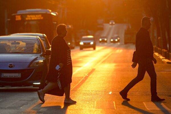 2025: На каком расстоянии вы можете припарковать пешеходное пересечение. Большие штрафы для остановки или стоящего рядом с проходом