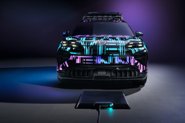Будущий Porsche Cayenne Pure Electric может быть заряжена без кабелей - видео
