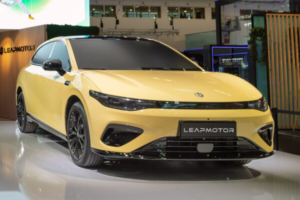 Volkswagen Golf имеет нового соперника, и он поступает непосредственно из Китая