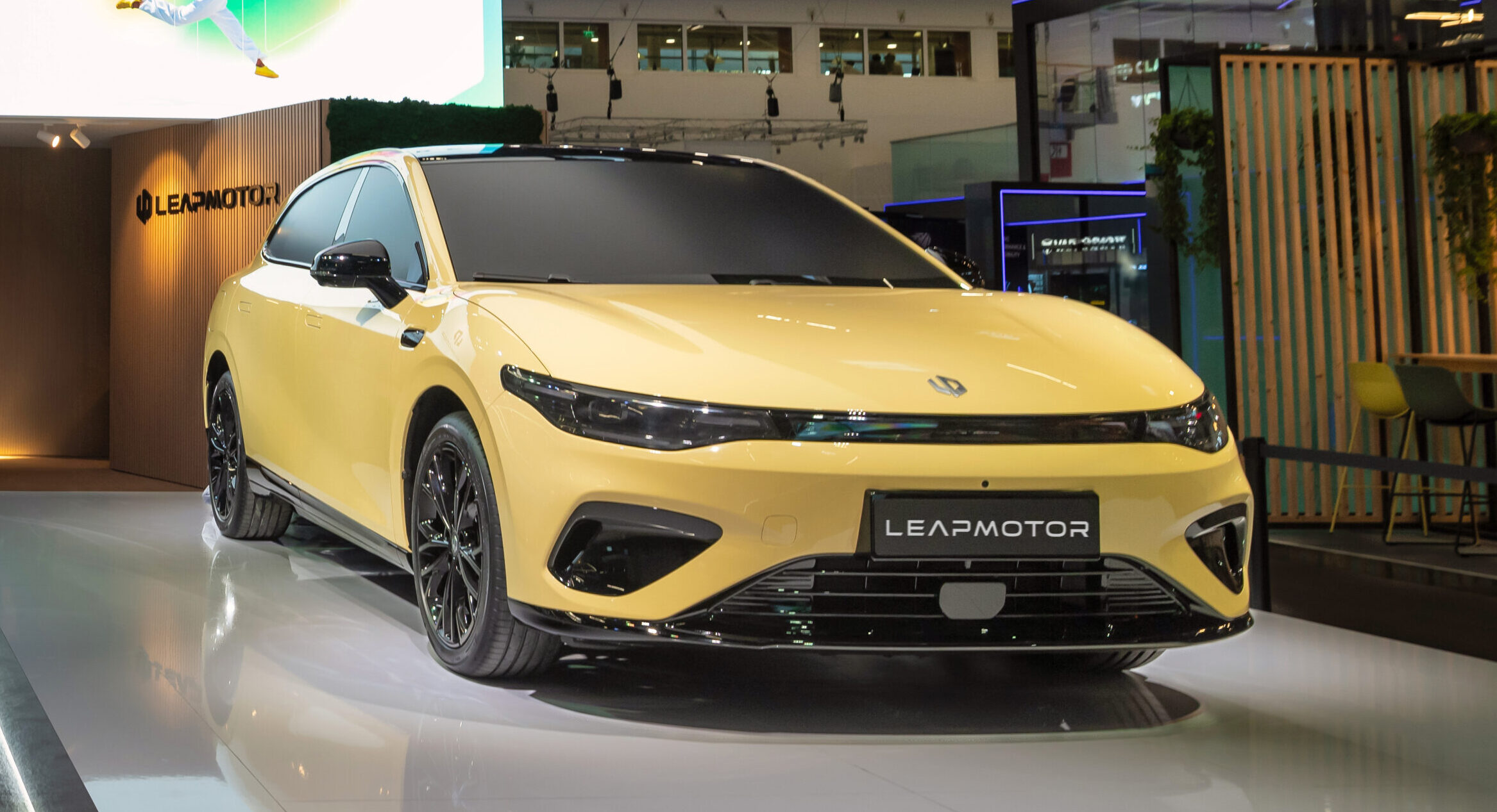 Volkswagen Golf имеет нового соперника, и он поступает непосредственно из Китая