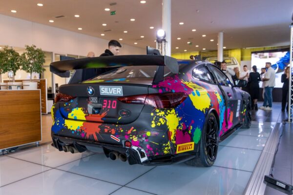 BMW M4 CS VR46: два экземпляра доставлены в Румынию, дань уважения Валентино Росси