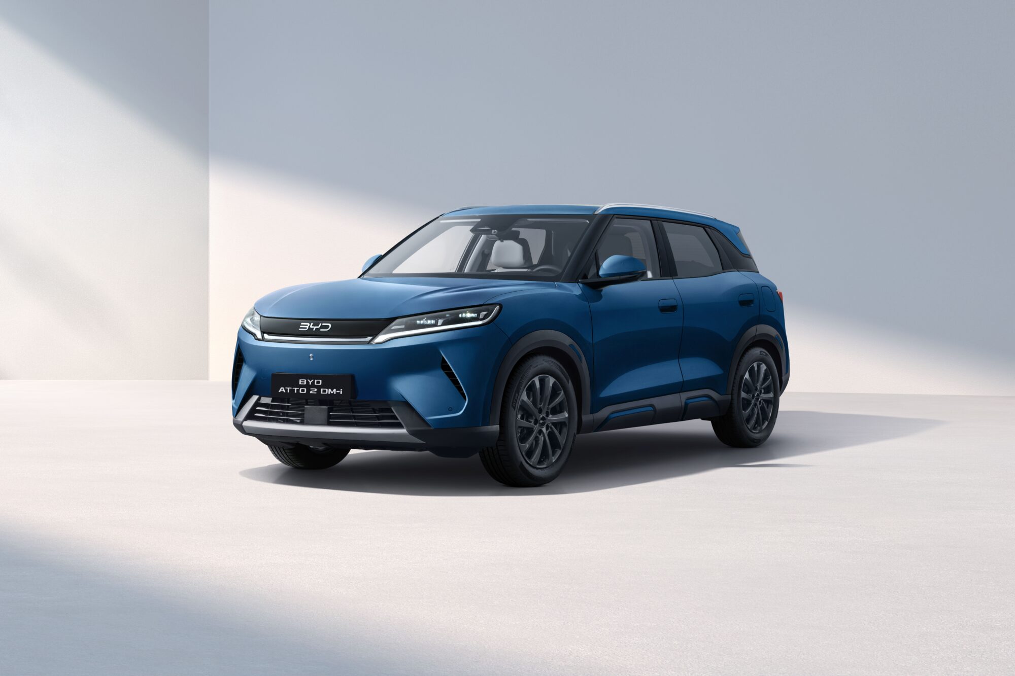 BYD Atto 2 DM-i запущен в Румынии и обещает автономность более 1000 км. Может быть конкурентом Дастеру