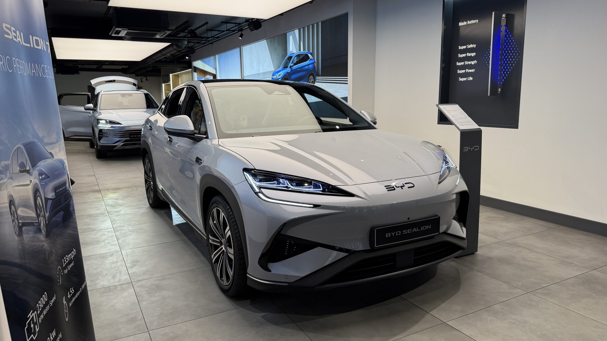 BYD и HONOR ускоряют переход к автомобилям, полностью интегрированным в экосистему искусственного интеллекта