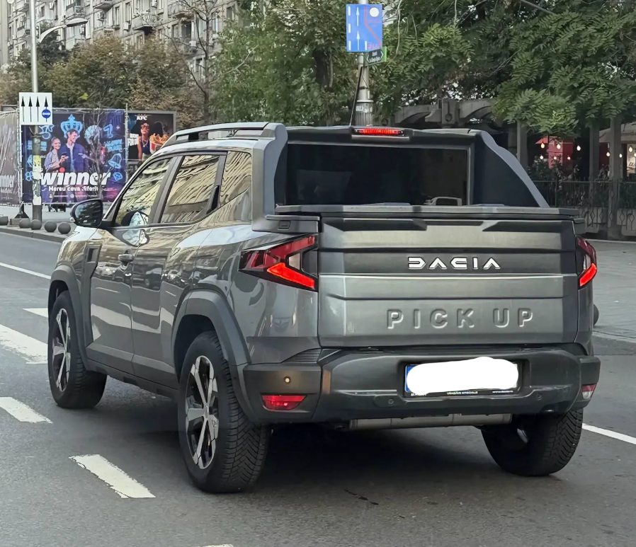 Новая модель Duster Pickup уже появляется на улицах Бухареста