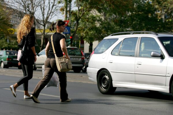 Кто оштрафован, если пешеход не пересекает проход и сбит машину? Правило нового дорожного кода 2025