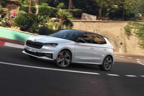 Skoda представляет самую быструю Fabia: дебютирует 130-я версия со спортивными амбициями, но скромными характеристиками