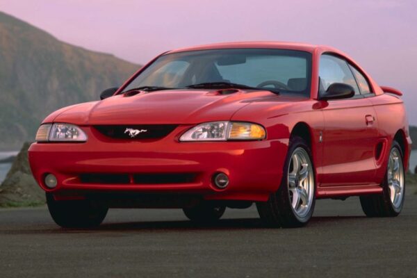 Вот сколько стоит этот Ford Mustang SVT Cobra с пробегом всего 4000 км: ему 29