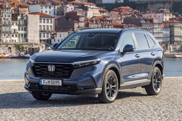 Honda CR‑V исполняется 30 лет, но она до сих пор не проявляет никаких признаков ухода на пенсию.