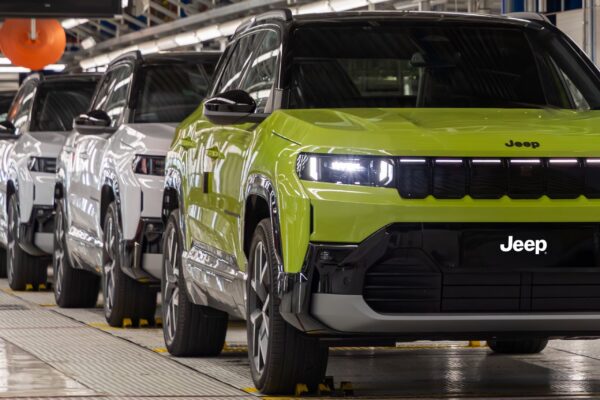 Новый Jeep Compass запущен в производство в Италии: мягкая гибридная, подключаемая и полностью электрическая версии.