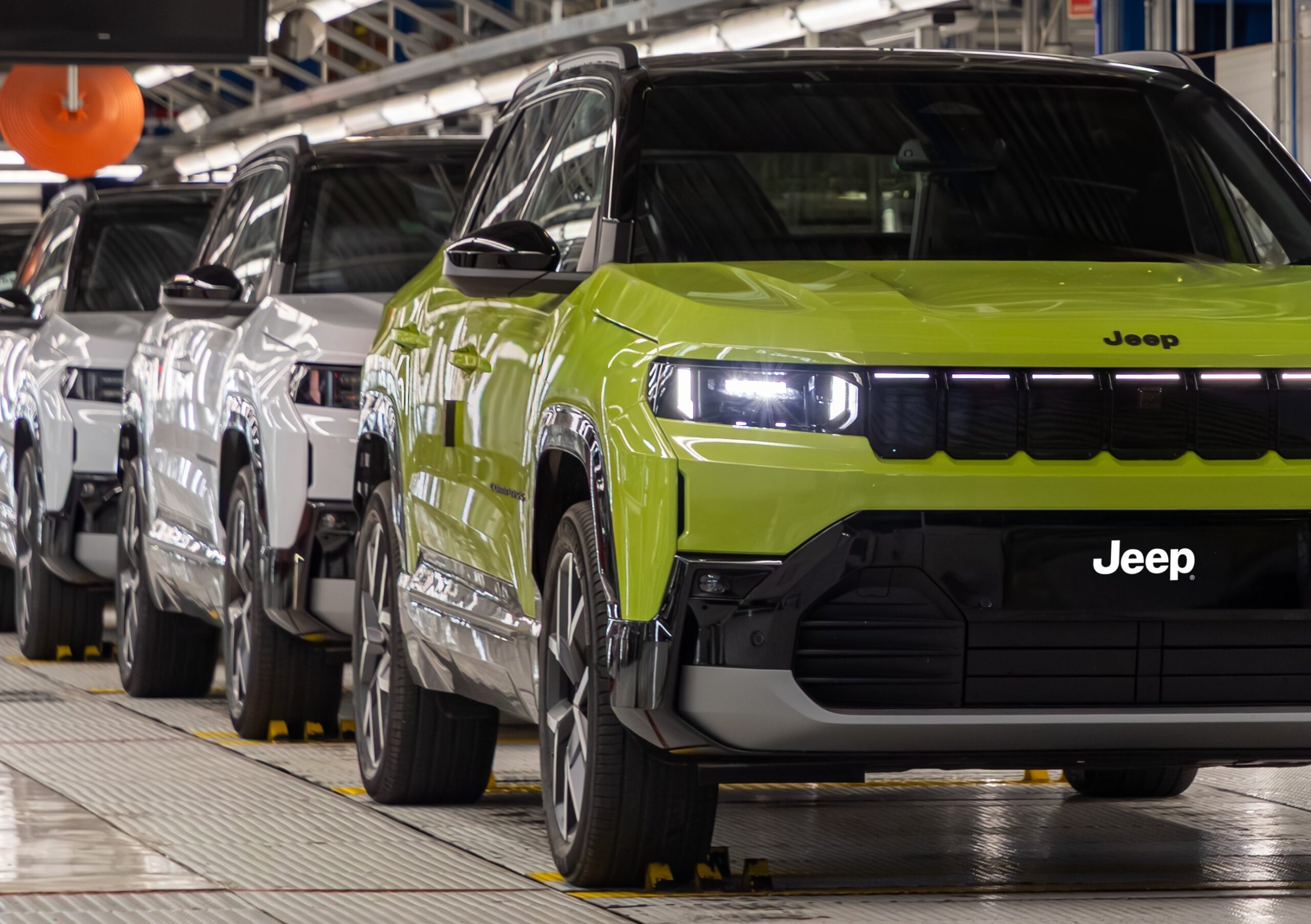 Новый Jeep Compass запущен в производство в Италии: мягкая гибридная, подключаемая и полностью электрическая версии.