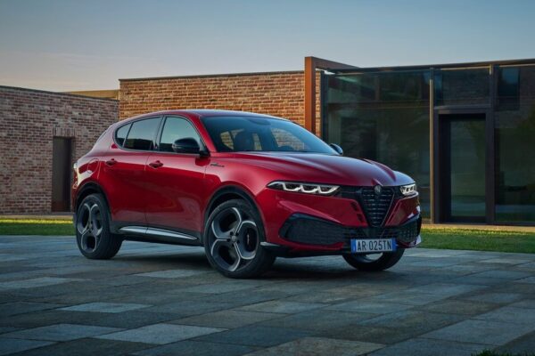 Alfa Romeo пересматривает свое предложение в классе внедорожников с Tonale: мощность до 270 л.с., полный привод и тормоза Brembo.