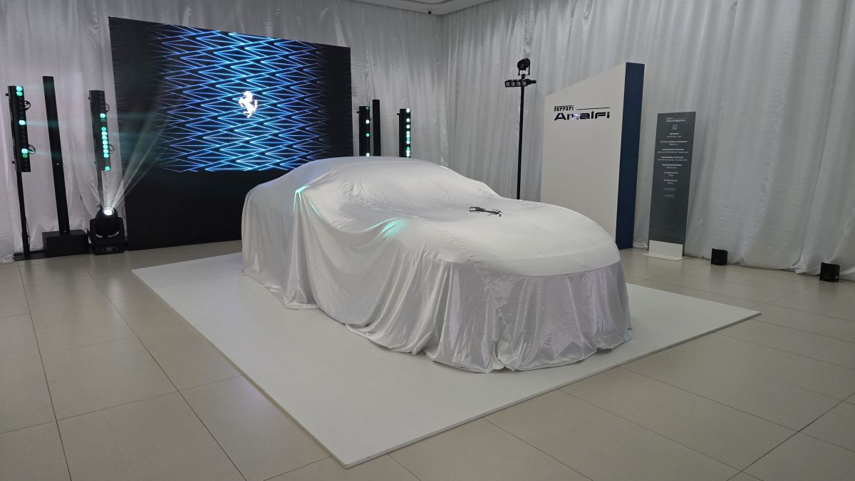 Новый Ferrari Amalfi, представленный в Румынии на открытии Ferrari в Бухаресте