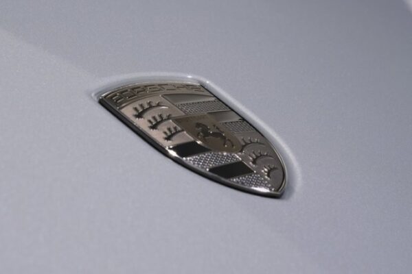 Porsche Cayenne Electric 2025. Первые изображения внутри роскошного внедорожника