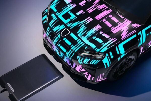 Инновационная система высокого напряжения в электрическом Cayenne. Между эффективностью и производительностью с запасом хода 600 км.