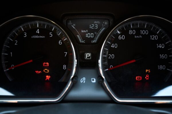 Низкое давление масла в двигателе: 5 основных причин и симптомов