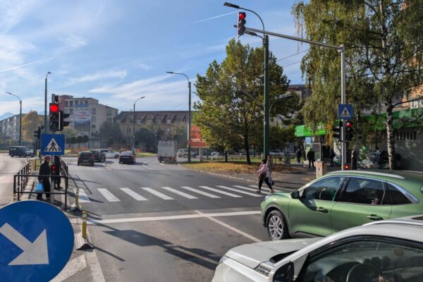 Первый город в Румынии с радаром скорости на светофорах. Что происходит с водителями, которые слишком быстро приближаются к перекрестку