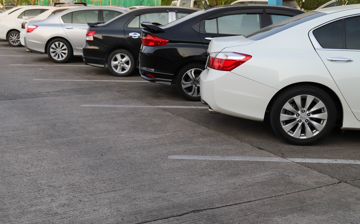 Столичная мэрия не может получать штрафы за парковку. В чем причина