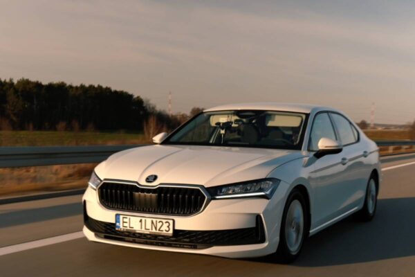 2831 километр на одном баке — мировой рекорд Skoda Superb 2.0 TDI.