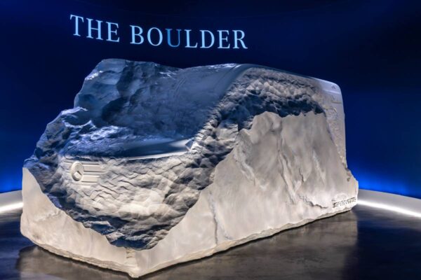 Mercedes-Benz уникальным образом анонсирует новый Sprinter – ФОТО