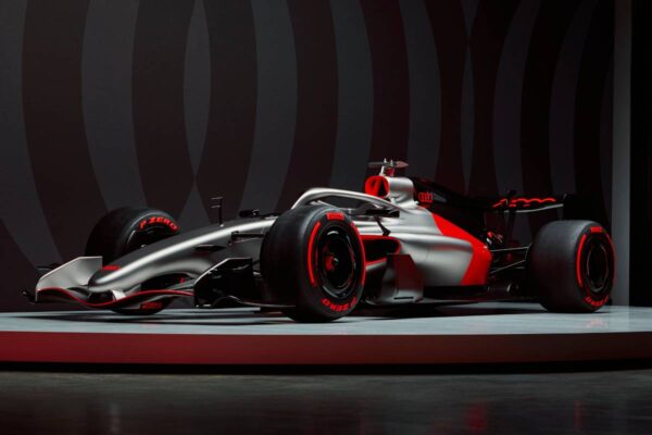 Audi представляет одноместный автомобиль, на котором они дебютируют в Формуле 1