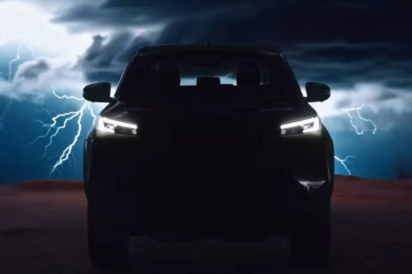 Toyota раскрыла силуэт нового Hilux – ВИДЕО