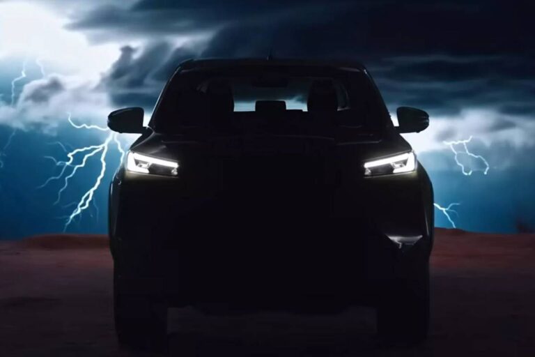 Toyota раскрыла силуэт нового Hilux – ВИДЕО