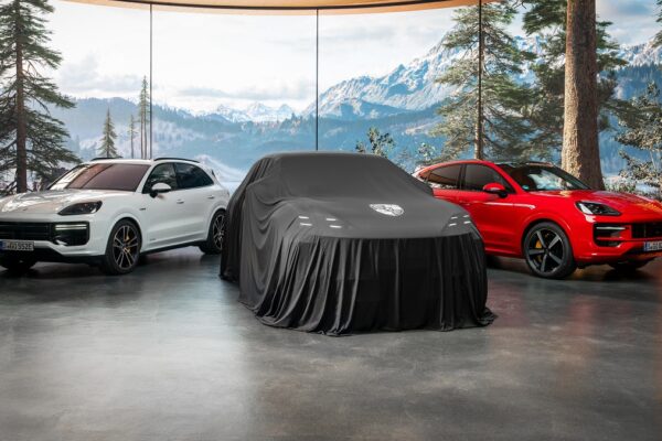 Porsche объявляет дату выпуска нового полностью электрического Cayenne