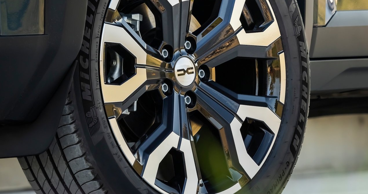 Шпионские фотографии Dacia C-Neo во время дорожных испытаний. Это может быть новый «золотой автомобиль» Европы.