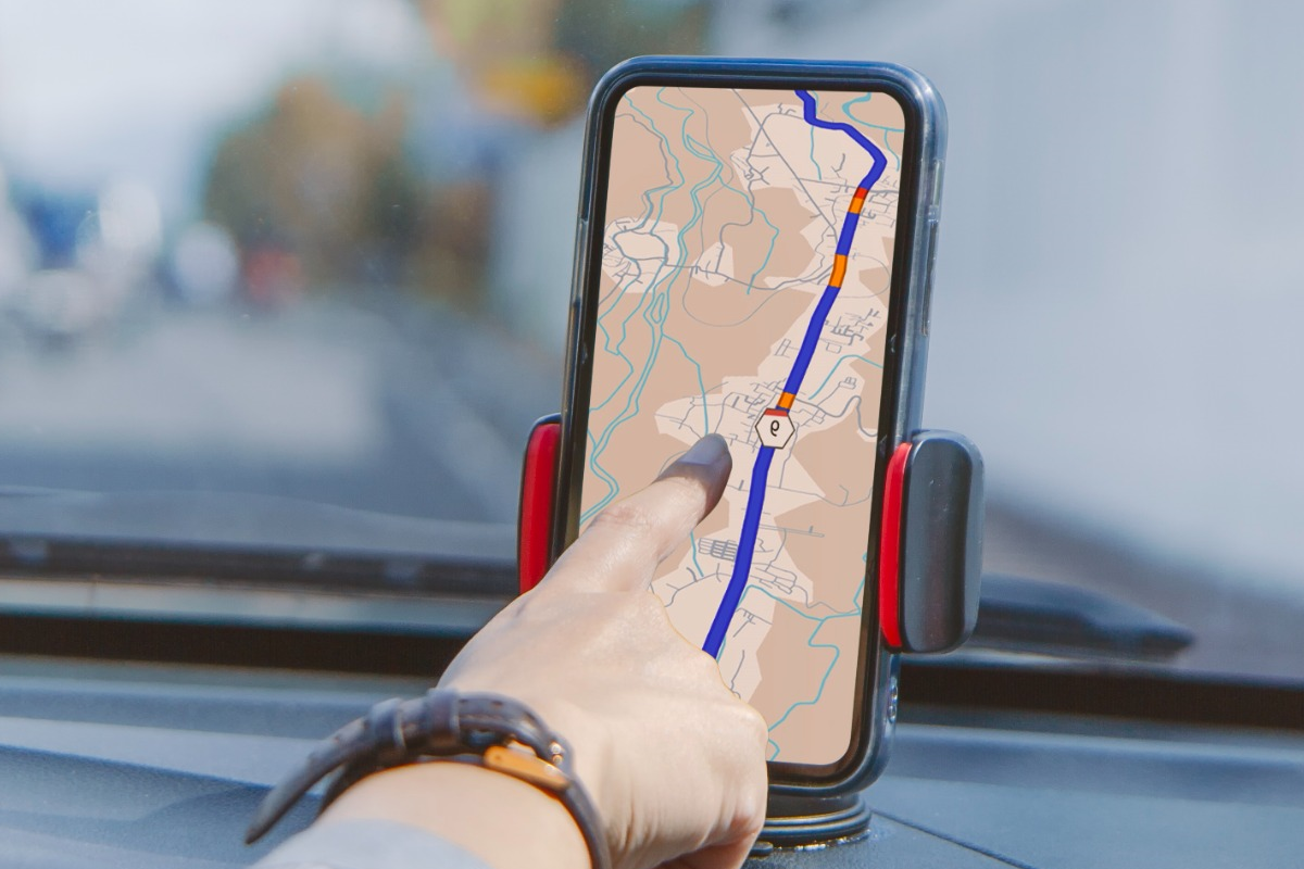 Пользователь Google Maps слишком долго смотрел на карту и въехал в реку