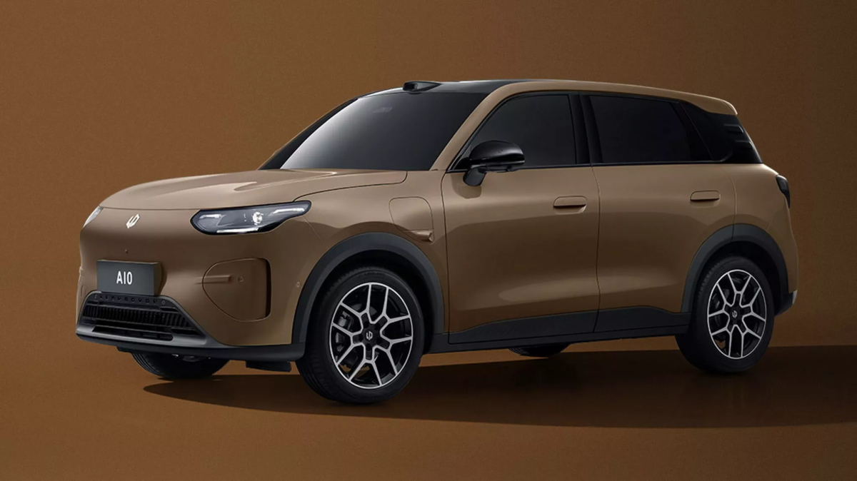 Китайцы из Leapmotor запускают модель А10! Как выглядит новый конкурент Atto 2