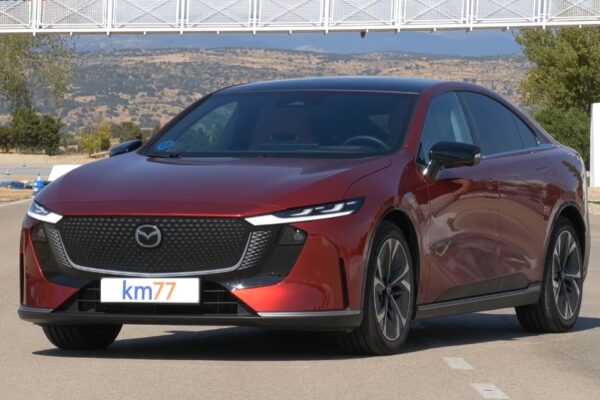 Насколько шустрая Mazda 6e? Результаты испытаний на управляемость, проведенных KM 77.