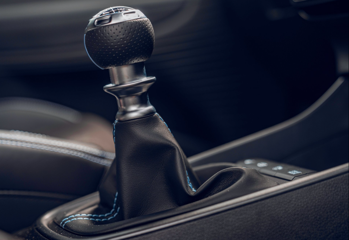 Проблемы с коробкой передач: явные признаки того, что грядет серьезная поломка и сколько может стоить ремонт в 2025 году