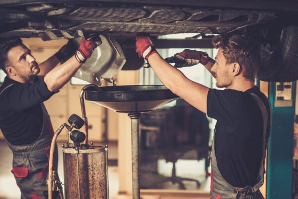 Как часто следует производить замену масла и почему интервал в 2 года или 30 000 км нереален