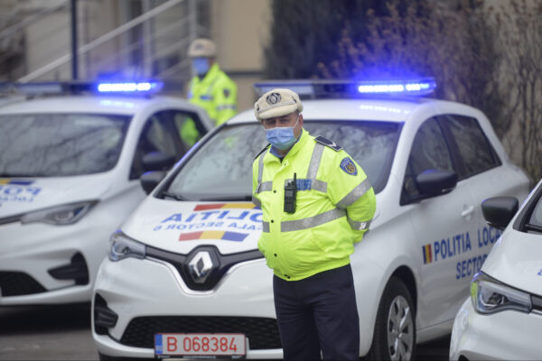 Расширены полномочия местной полиции: они смогут останавливать транспортные средства, запрашивать документы и выписывать штрафы водителям.