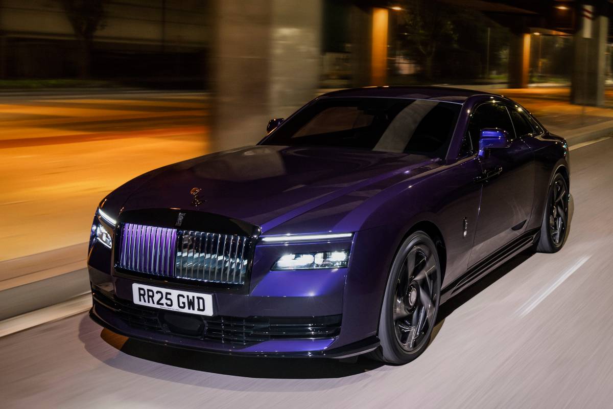 Rolls-Royce объявляет о дебюте Black Badge Spectre на румынском рынке - ФОТО