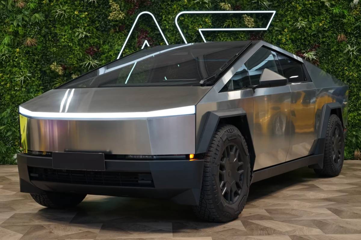 Европейцы продают самый дорогой Cybertruck на мобильном телефоне