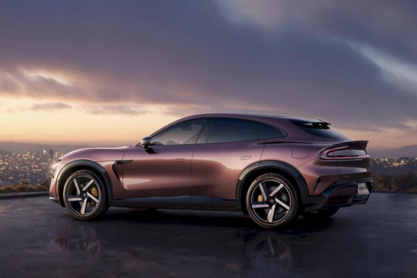 Xiaomi превосходит свои цели и повышает ставки: в 2025 году будет поставлено 400 000 электромобилей