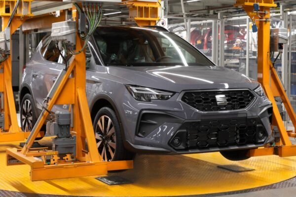 Рестайлинговые Seat Ibiza и Arona начинают производство. Компания делает ставку на гибридные двигатели