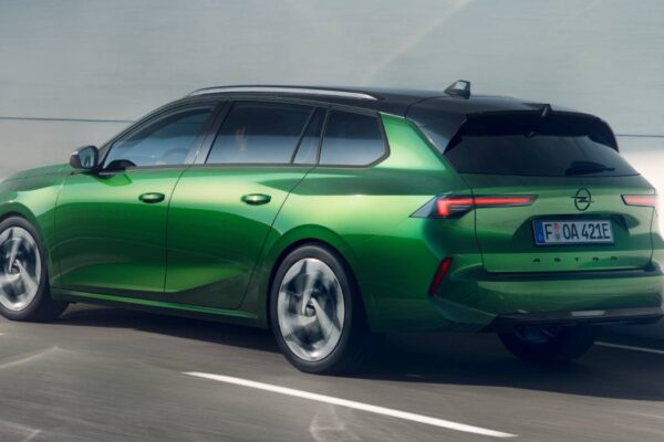 Когда фейслифтинговый Opel Astra появится в Румынии? Новые подробности о конкуренте Volkswagen Golf