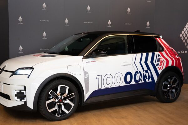 Всего за 15 месяцев Renault 5 достигнет отметки в 100 000 единиц. Что будет дальше с электрической моделью?