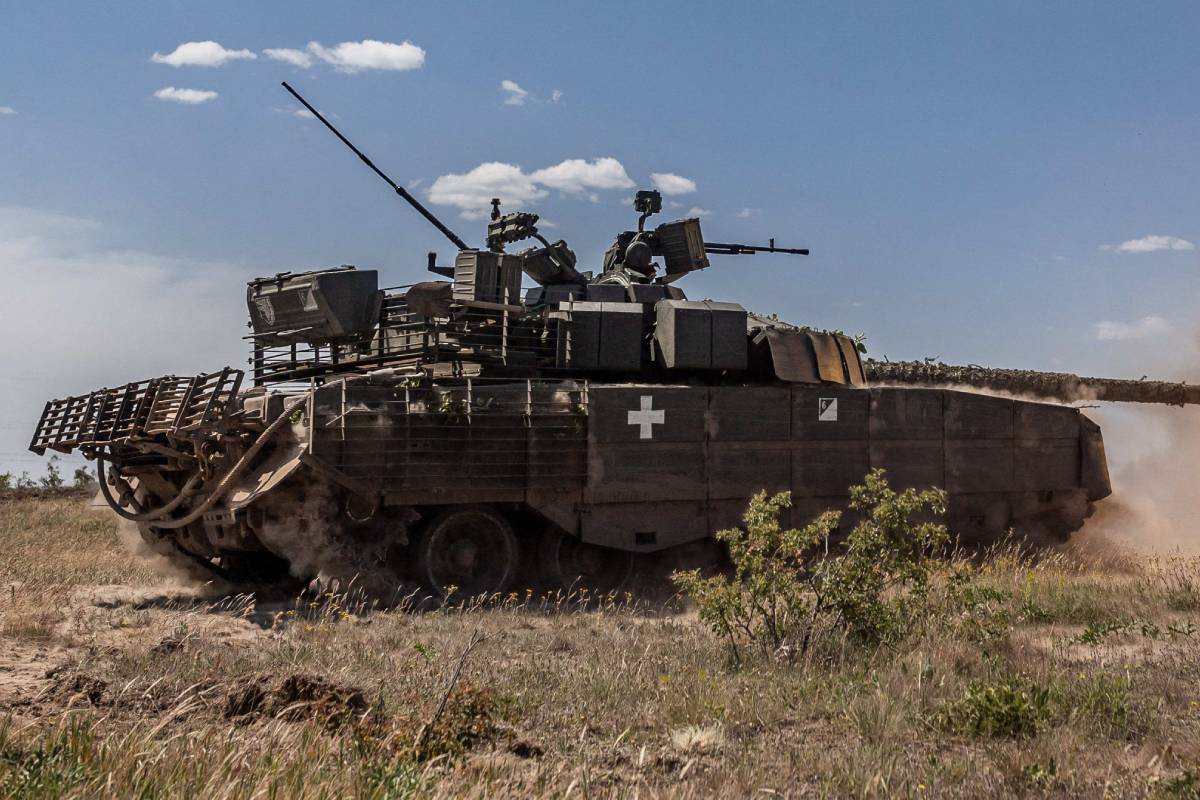 Как выглядят «танки-ежи», доставляющие неприятности дронам на Украине