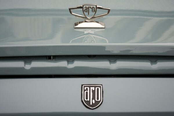 ARO заново изобретает себя: она может производить до 10 000 гибридных внедорожников ежегодно. Сколько стоит первый экземпляр?