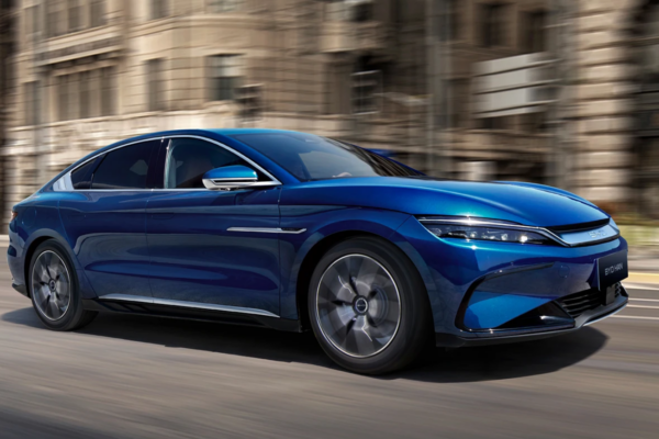 Исторический момент на рынке электромобилей: Tesla уступает лидирующие позиции китайскому производителю