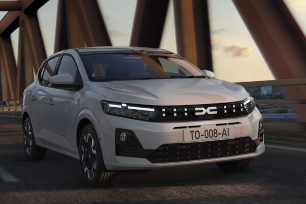 Dacia Sandero — второй самый продаваемый автомобиль в Европе в ноябре. Полный крах Tesla