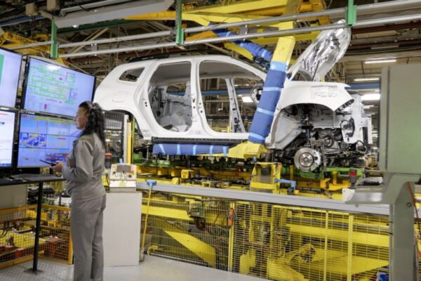 Как развивалась автомобильная промышленность: сколько автомобилей построили румыны в Миовенах и Крайове в 2025 году