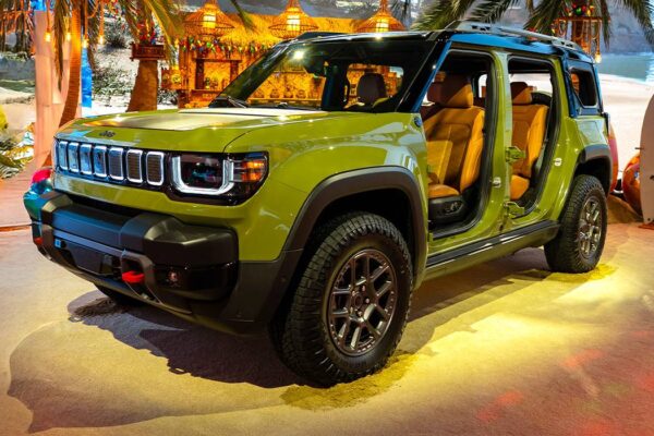 Влиятельные люди разобрали новый Jeep Recon. Какова реакция чиновников Stellantis