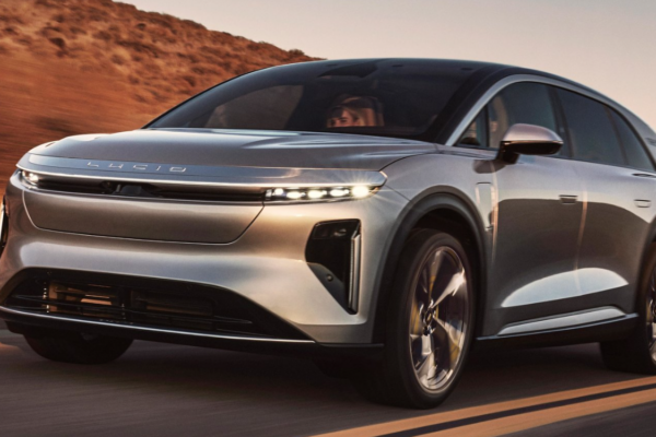 Как быстро обесценивается роскошный электрический внедорожник: он теряет 3000 долларов на каждые 100 км