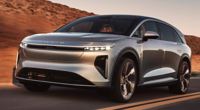 Как быстро обесценивается роскошный электрический внедорожник: он теряет 3000 долларов на каждые 100 км