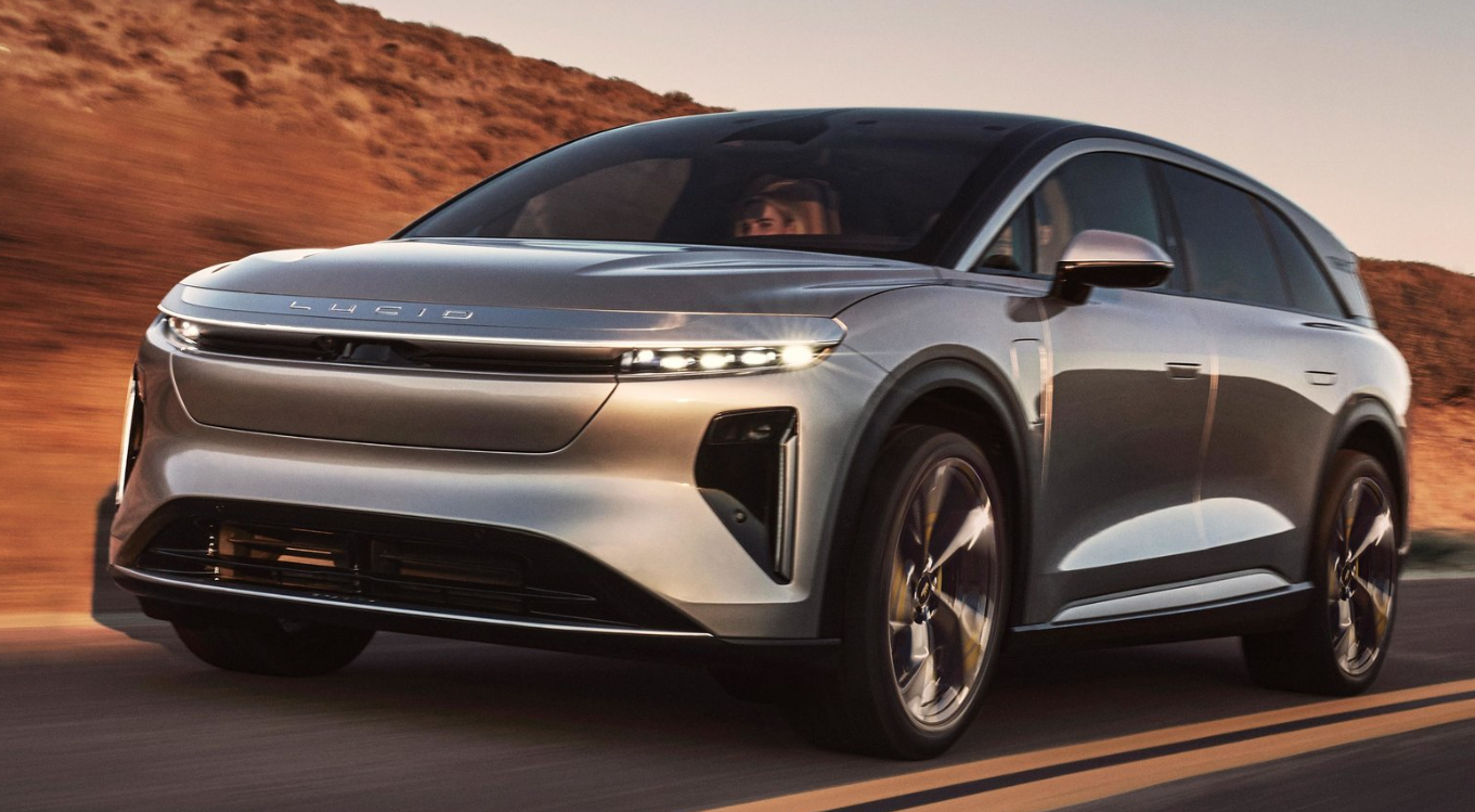 Как быстро обесценивается роскошный электрический внедорожник: он теряет 3000 долларов на каждые 100 км