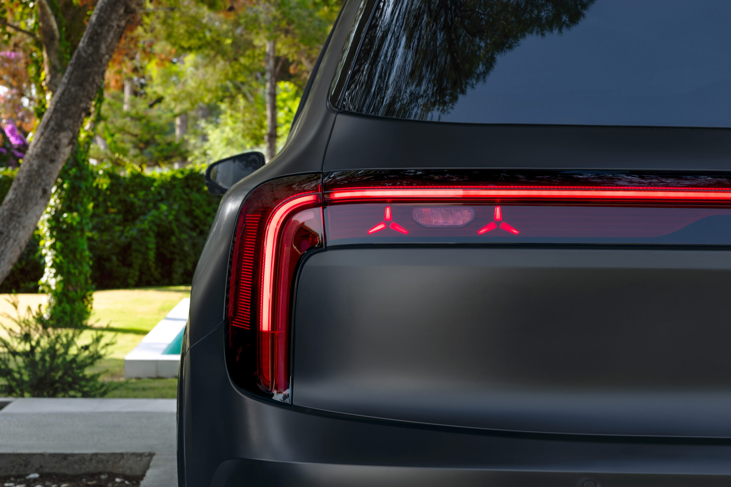 Как выглядит новый электрический Mercedes-Benz GLB с запасом хода более 600 км. Также появится гибридная версия.